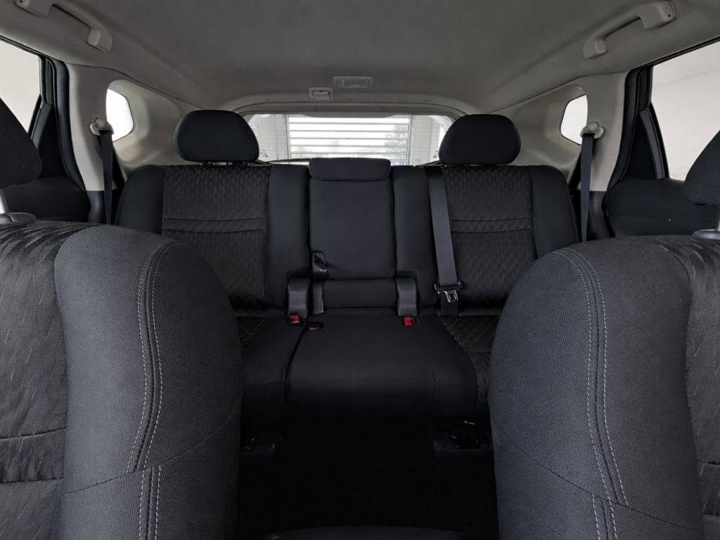 Used 2018 Nissan Rogue SV FWD image 14