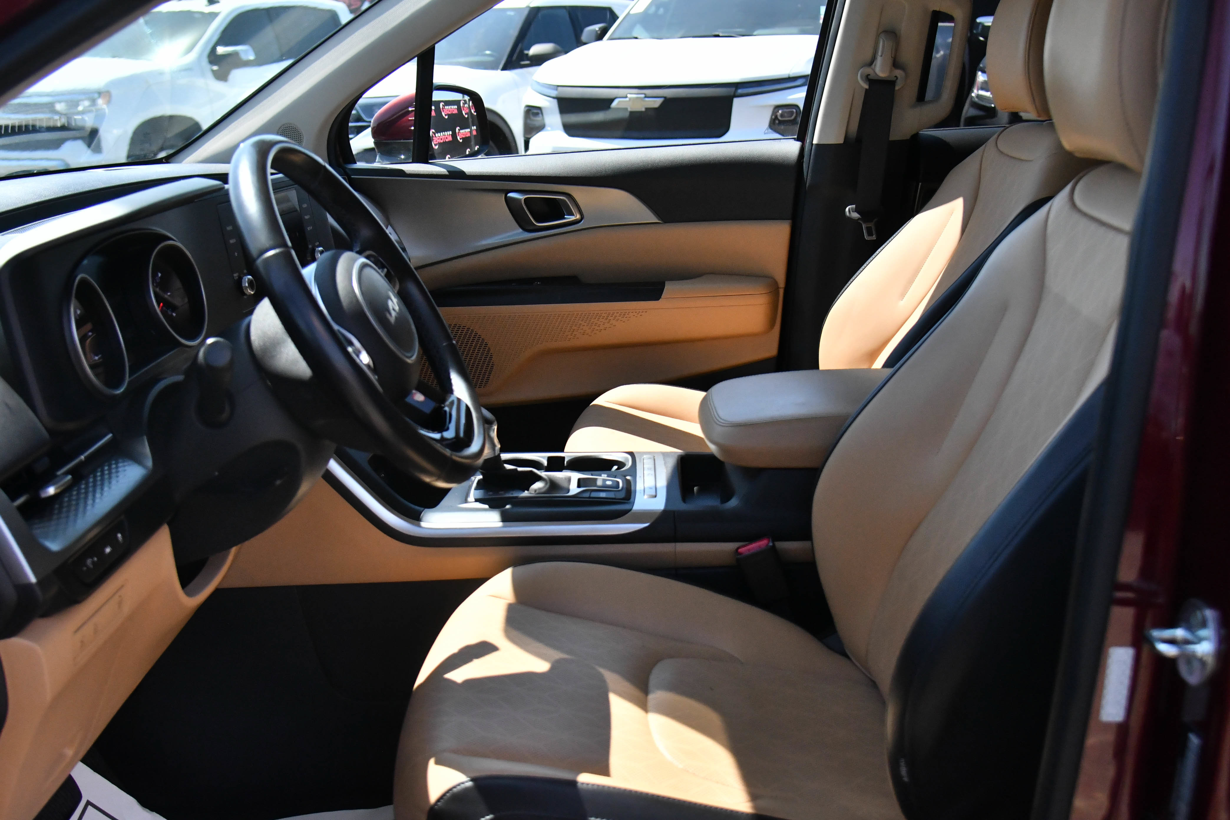 Used 2022 Kia Carnival LX FWD image 18