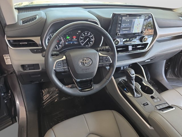 Used 2021 Toyota Highlander XLE FWD image 13