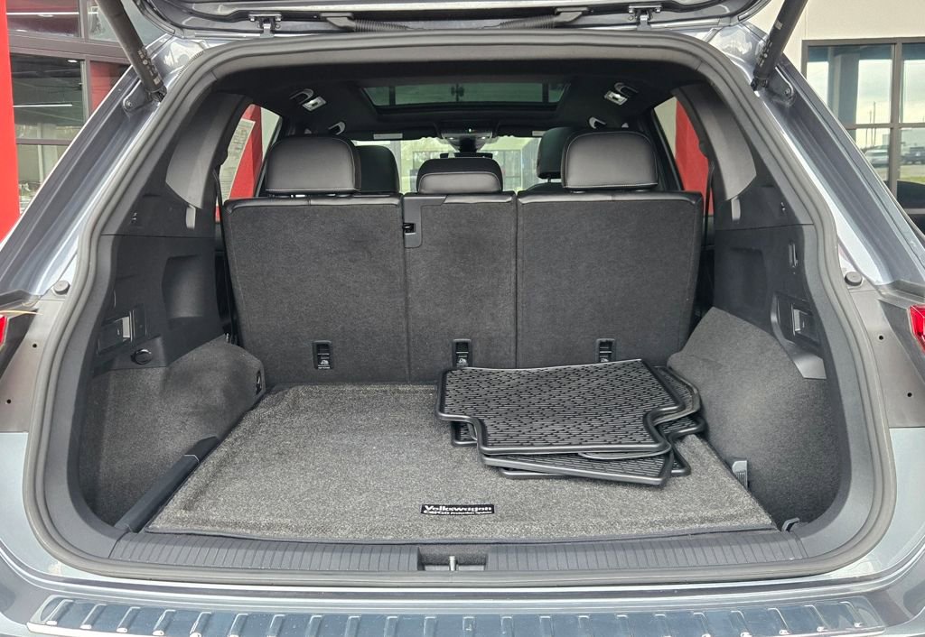 Used 2022 Volkswagen Tiguan SE R-Line image 21