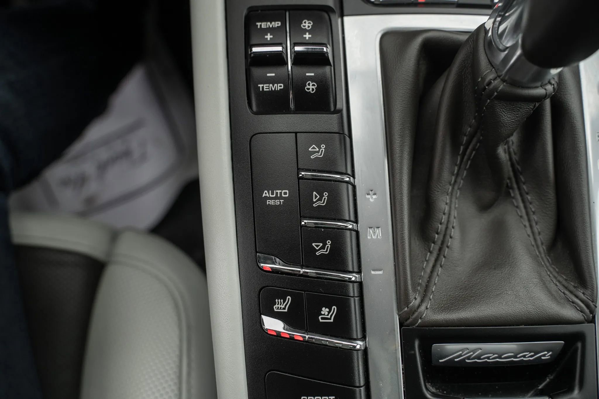 Used 2018 Porsche Macan Turbo image 40