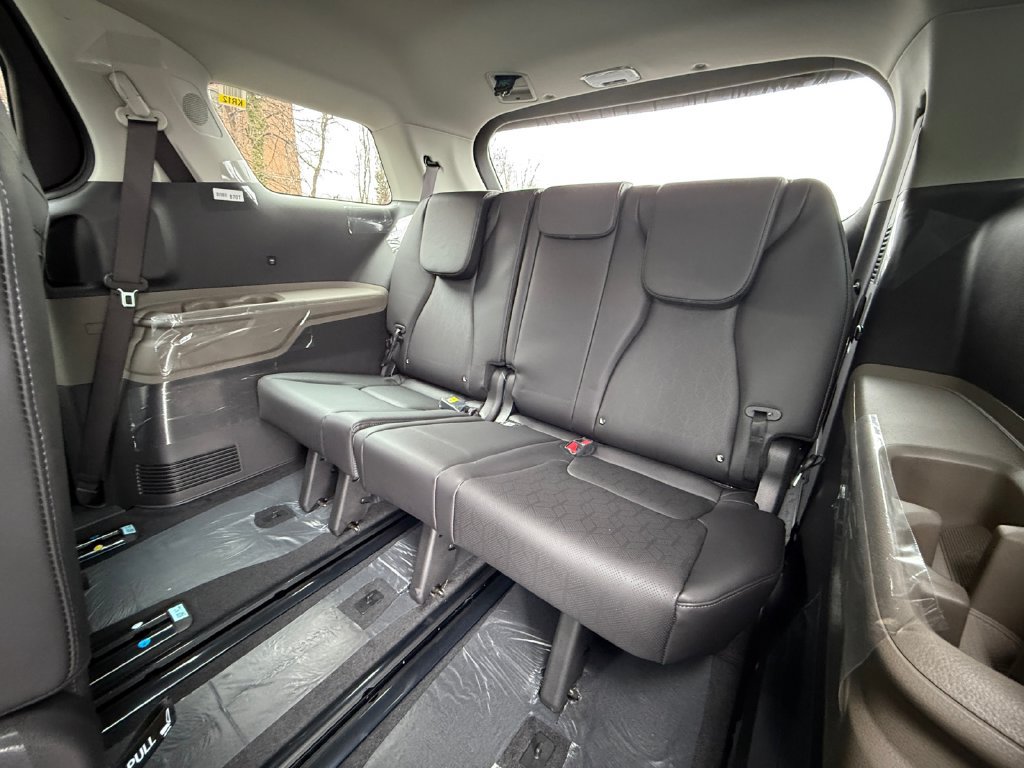 New 2026 Kia Carnival FWD image 26