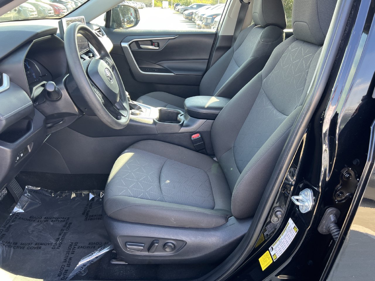 Used 2025 Toyota RAV4 XLE AWD/4WD image 8