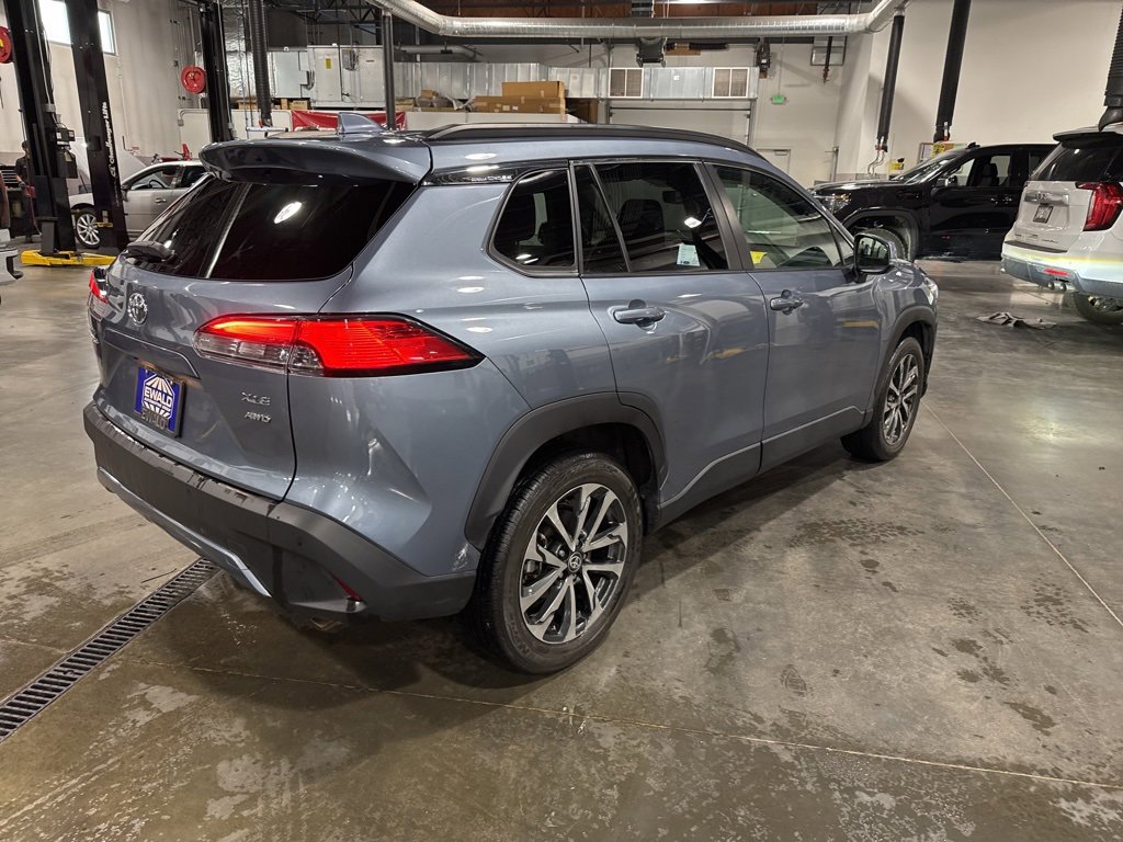 Used 2023 Toyota Corolla Cross XLE image 3
