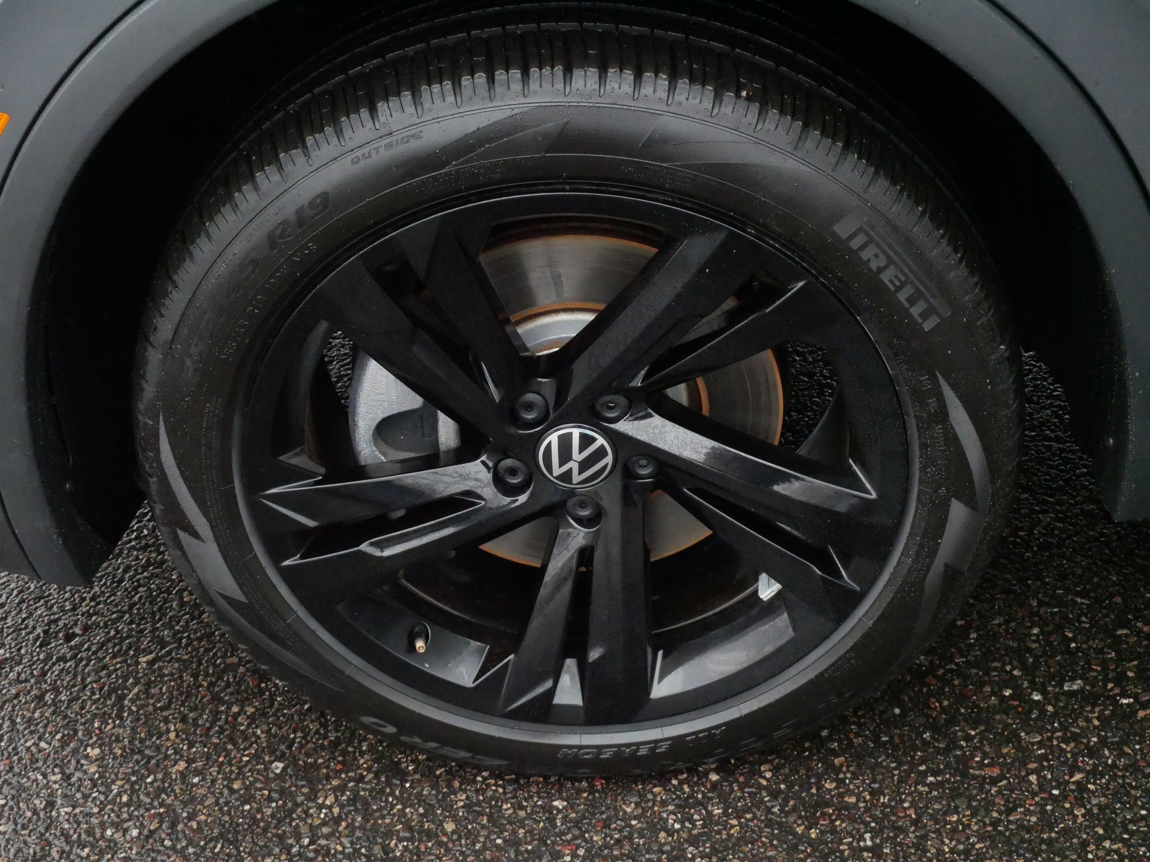 Certified 2023 Volkswagen Tiguan SE R-Line image 15