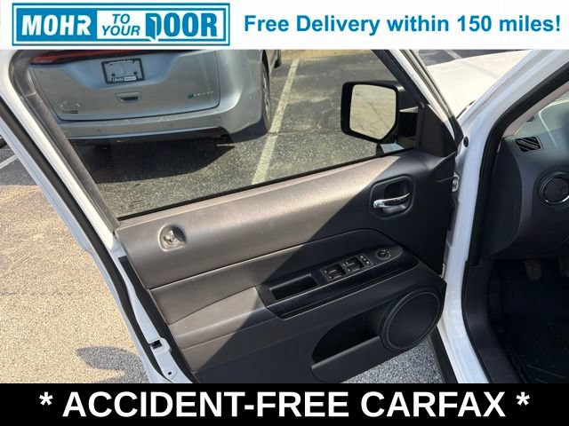 Used 2016 Jeep Patriot Latitude FWD image 12