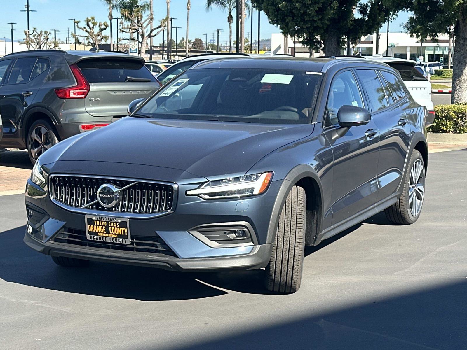 New 2026 Volvo V60 B5 Cross Country Plus w/ Climate Package AWD/4WD image 6