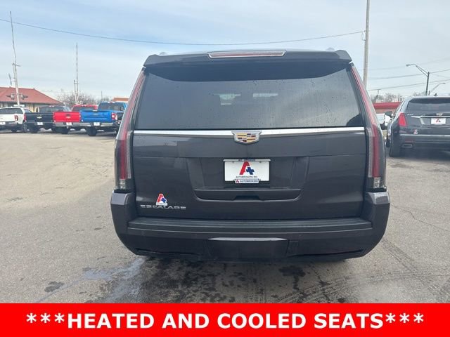 Used 2016 Cadillac Escalade Platinum image 4