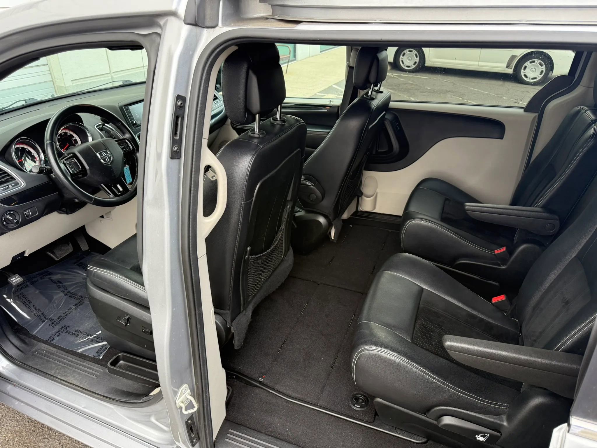 Used 2018 Dodge Grand Caravan SXT FWD image 14