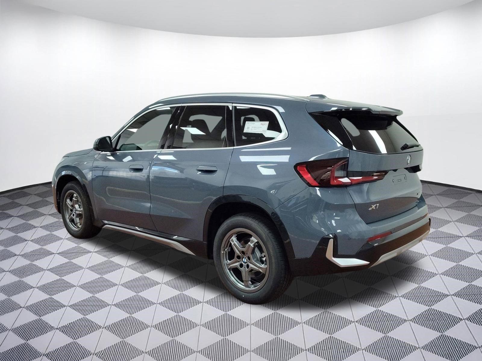 Used 2025 BMW X1 xDrive28i w/ Convenience Package image 3