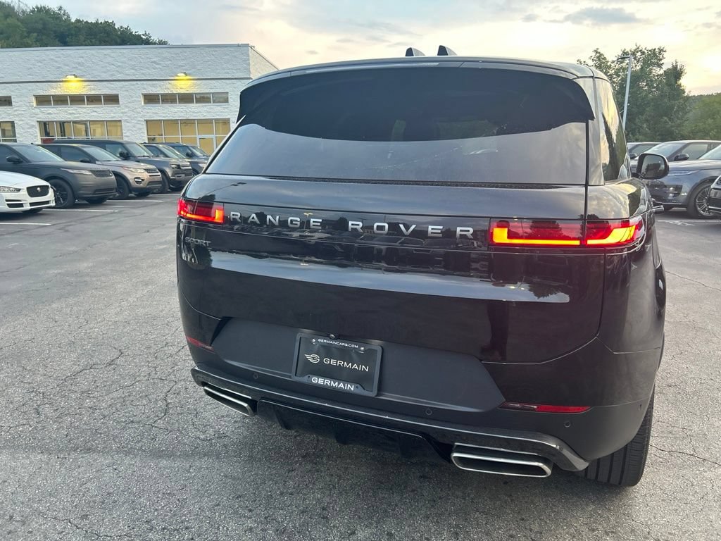 Certified 2025 Land Rover Range Rover Sport SE AWD/4WD image 9