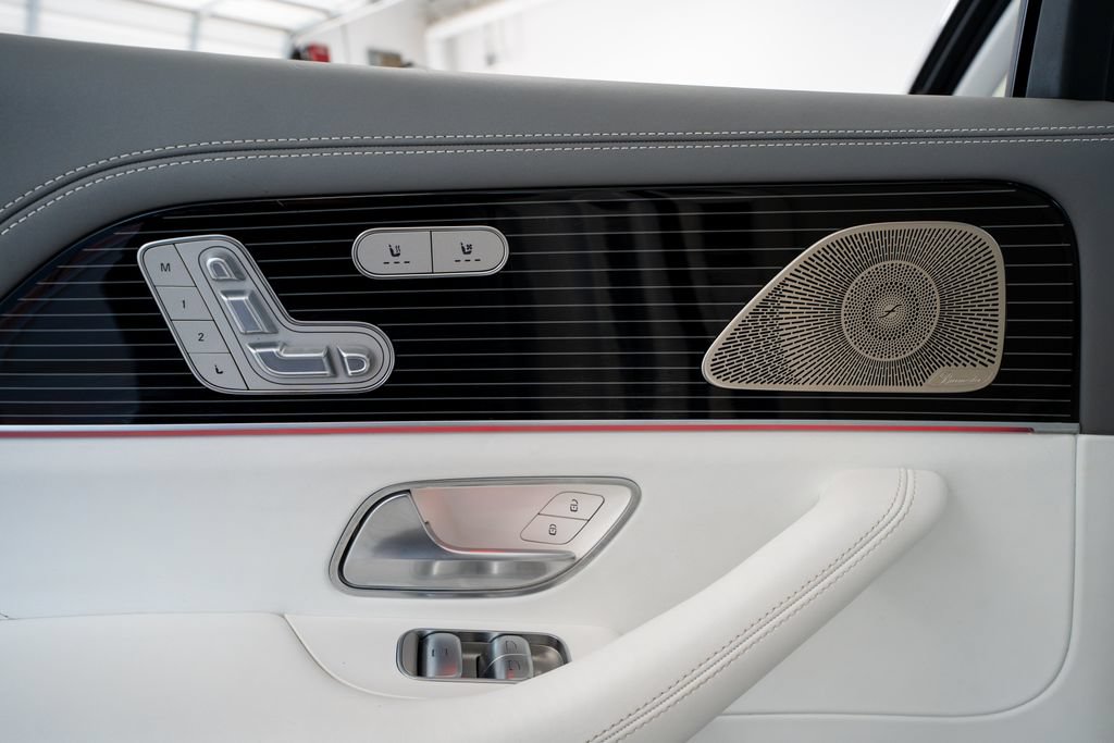 Used 2023 Mercedes-Benz Maybach GLS 600 4MATIC image 39