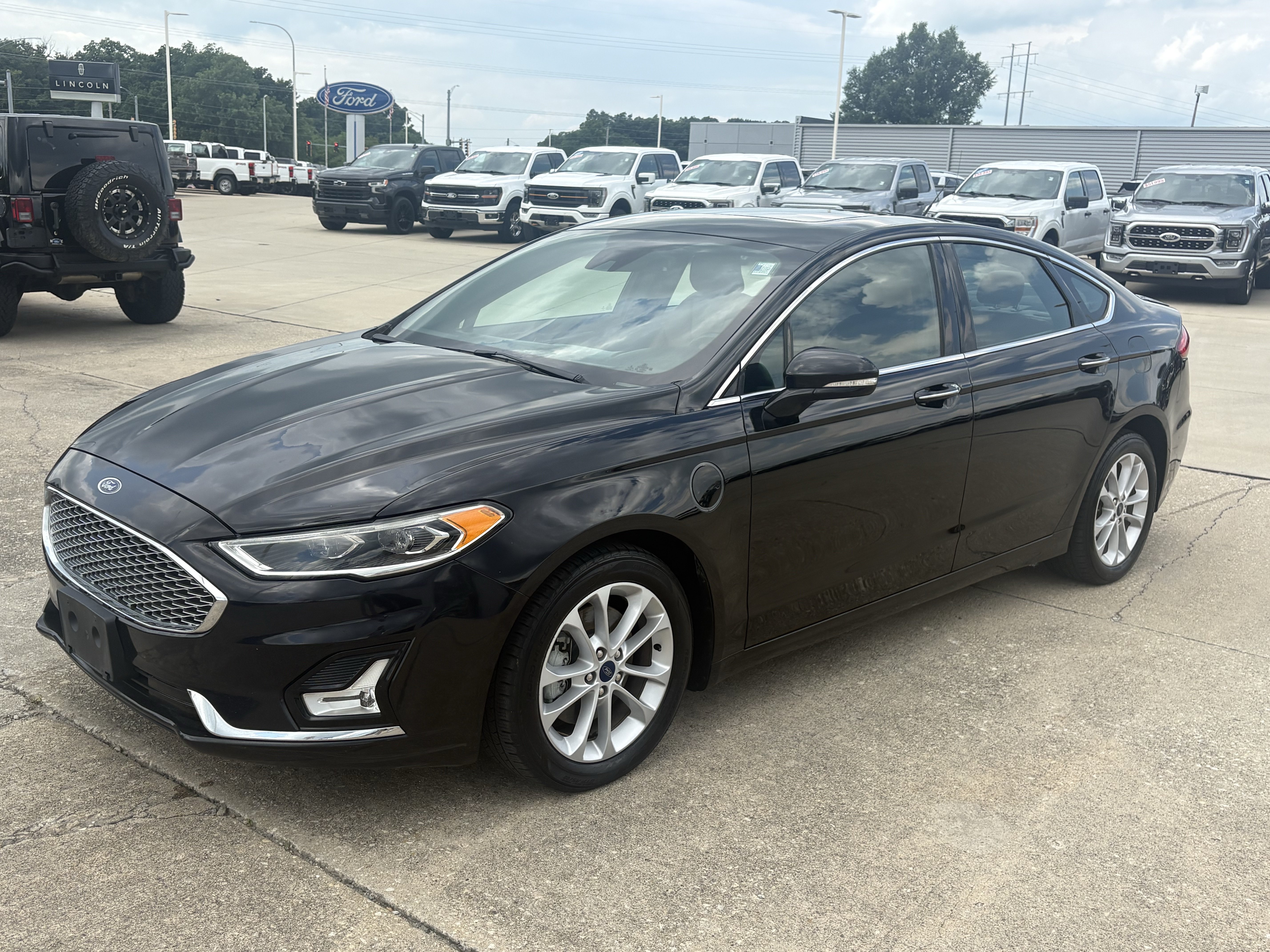 Used 2019 Ford Fusion Energi Titanium FWD image 4