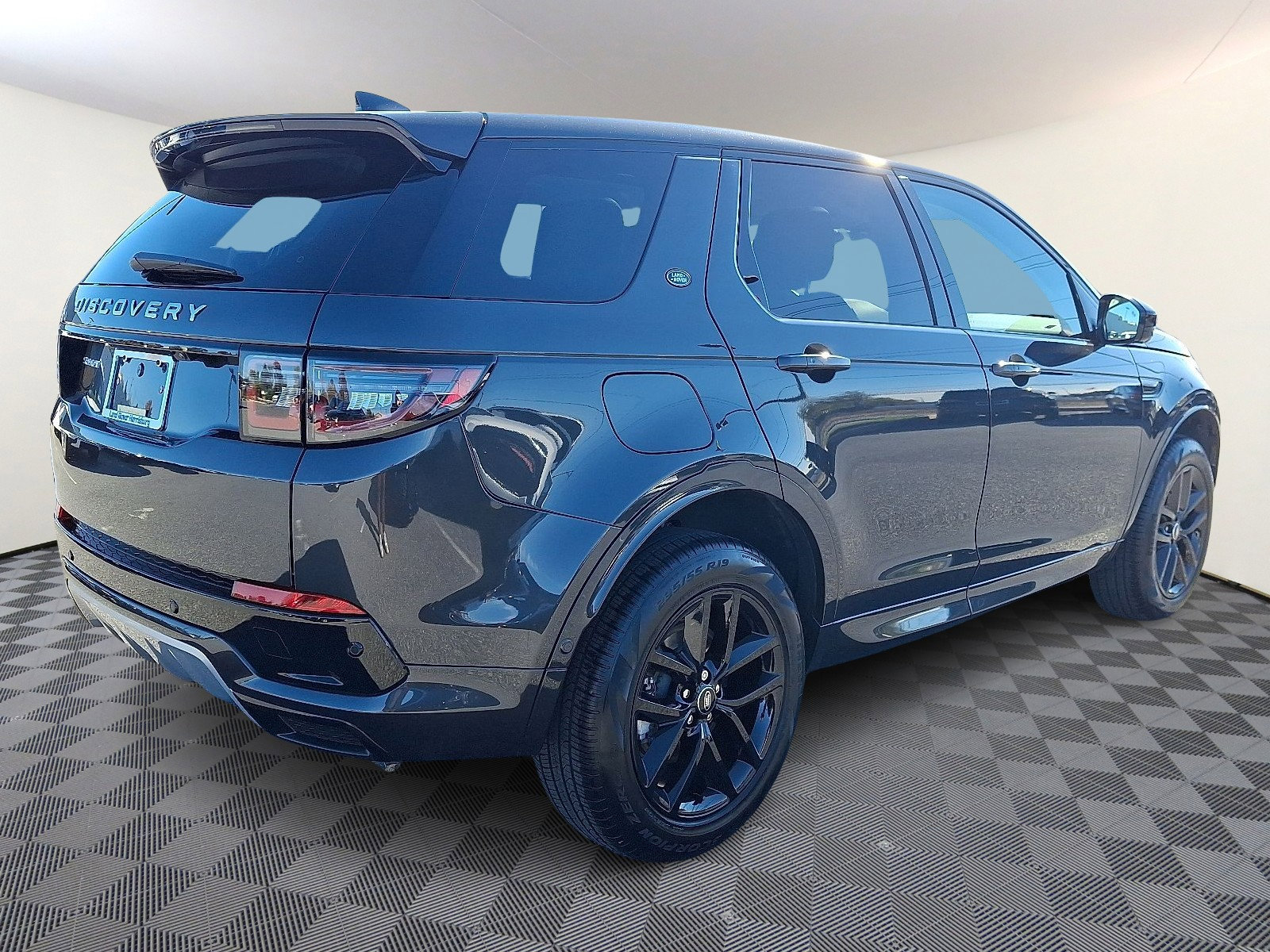 Used 2025 Land Rover Discovery Sport S image 4