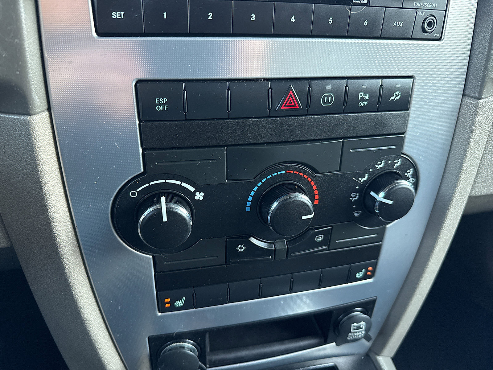 Used 2008 Jeep Commander Sport image 44