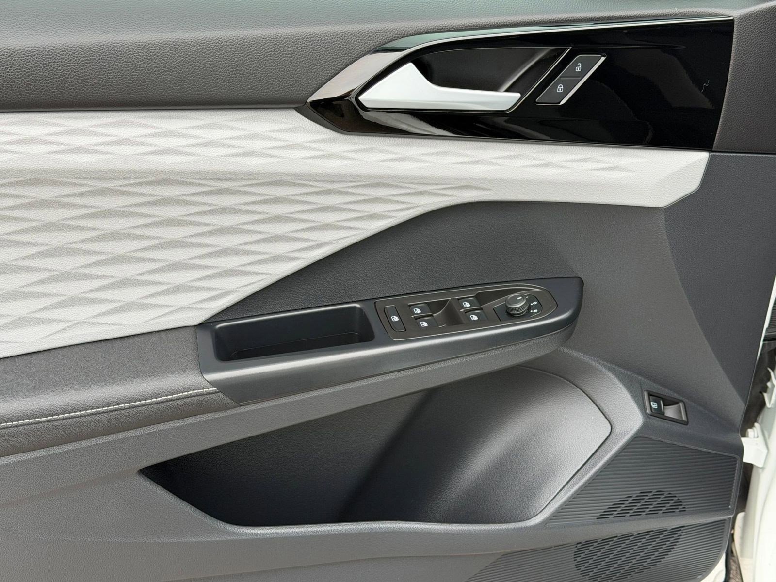 Used 2024 Volkswagen Taos S image 14