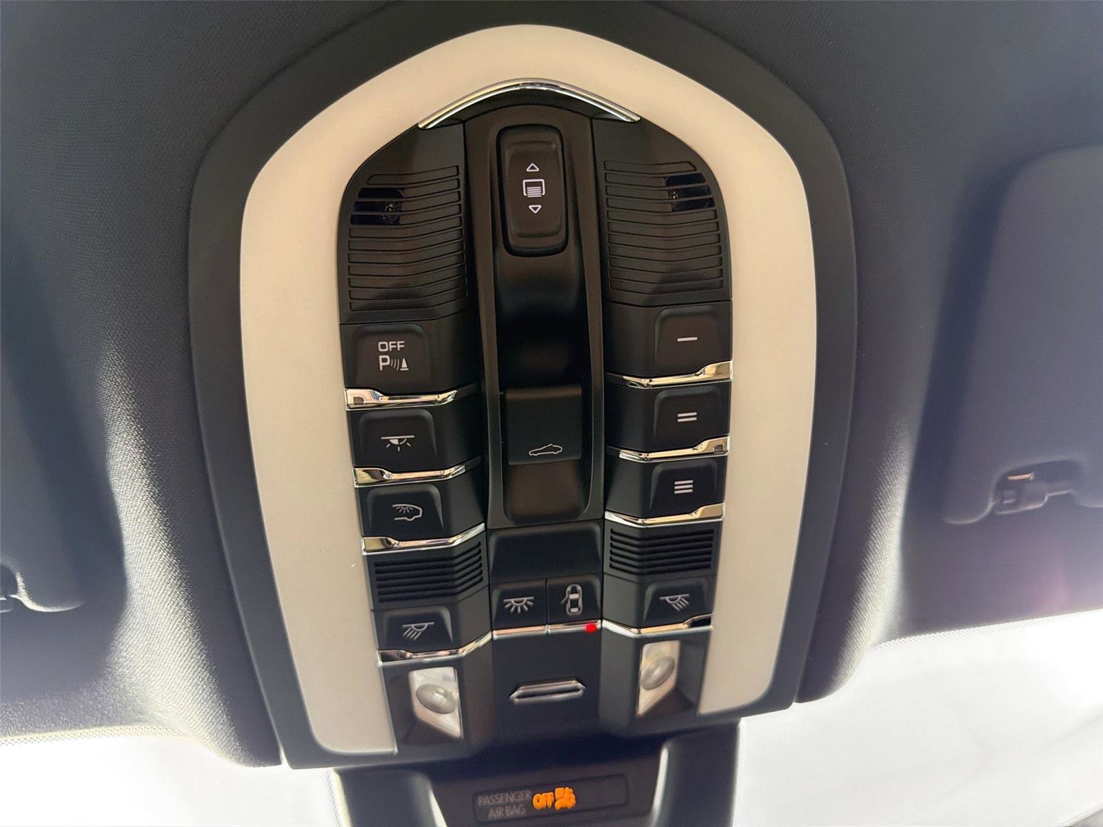 Certified 2026 Porsche Macan Turbo AWD/4WD image 25