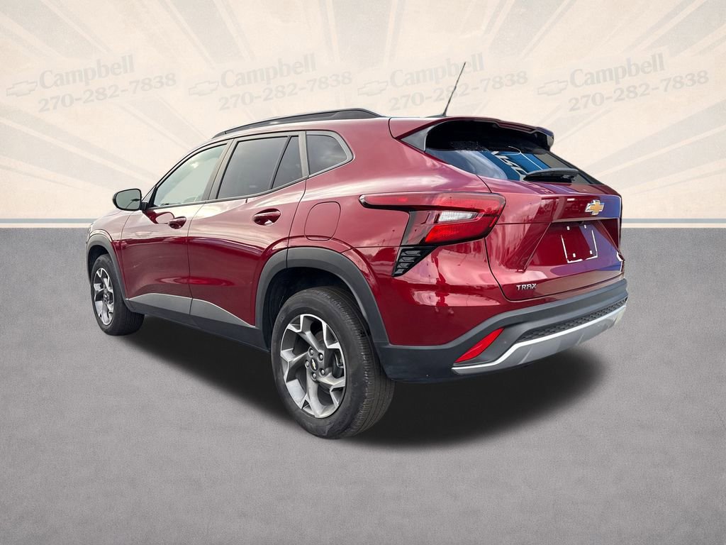 Used 2025 Chevrolet Trax LT image 3