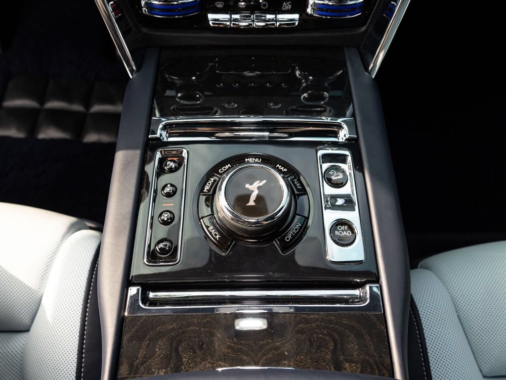 Certified 2022 Rolls-Royce Cullinan w/ Cullinan Package AWD/4WD image 43