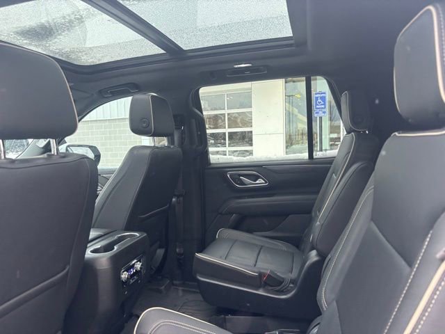 Used 2022 GMC Yukon SLT w/ SLT Premium Package image 8