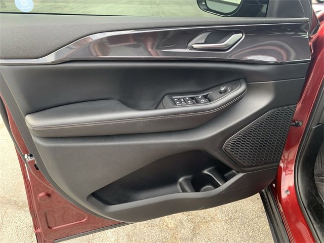 Used 2023 Jeep Grand Cherokee Altitude image 21