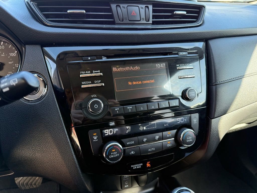 Used 2017 Nissan Rogue SV image 17