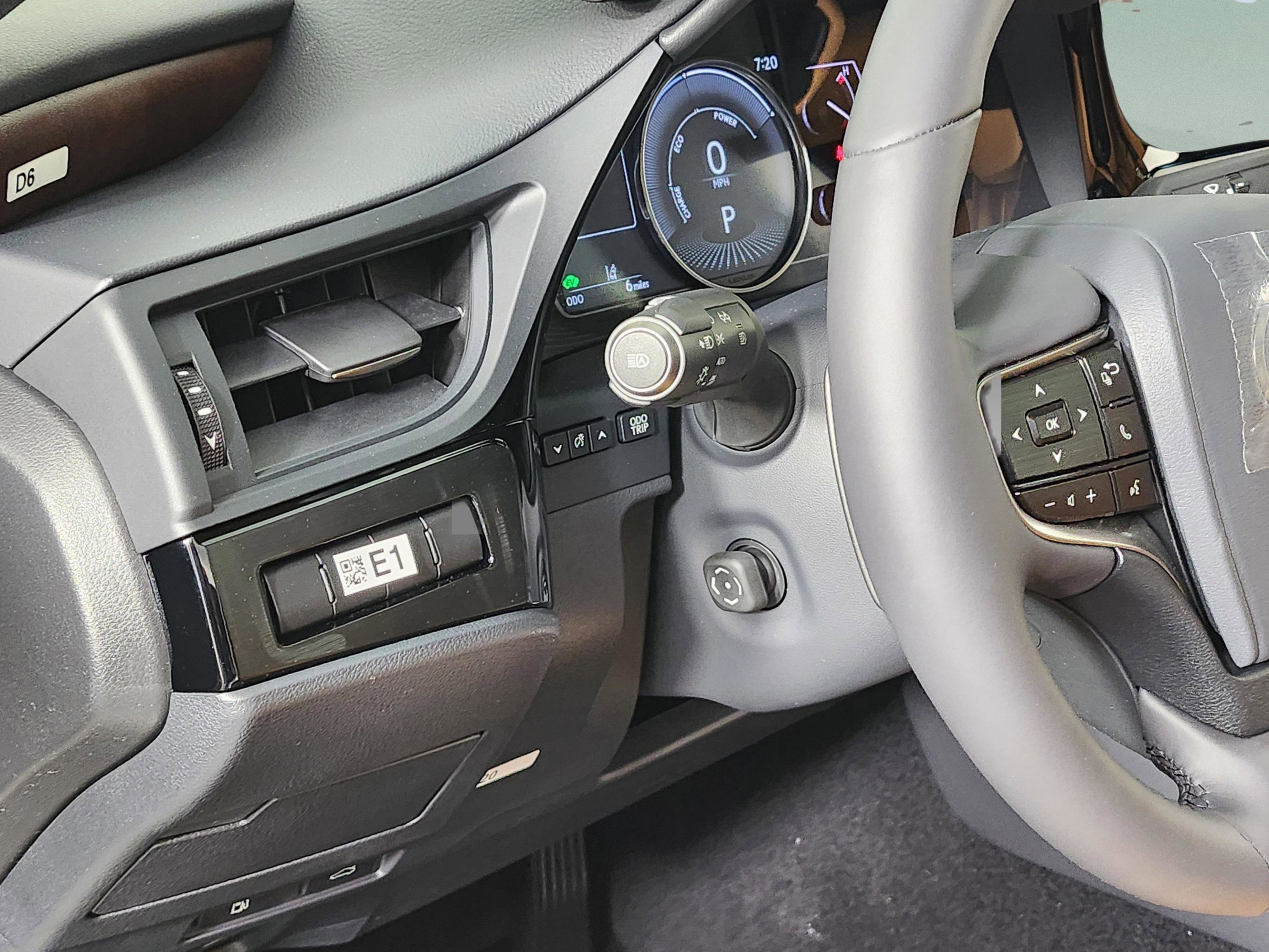 New 2025 Lexus ES 300h w/ Premium Package image 20