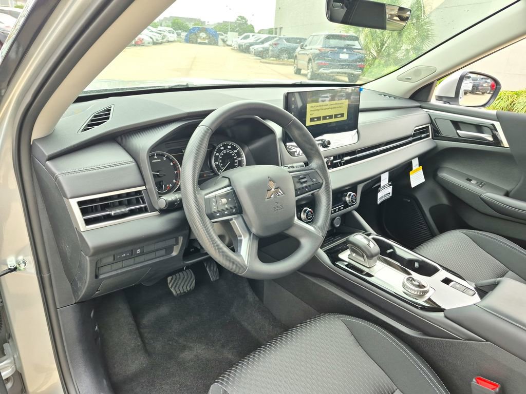 New 2026 Mitsubishi Outlander ES image 9