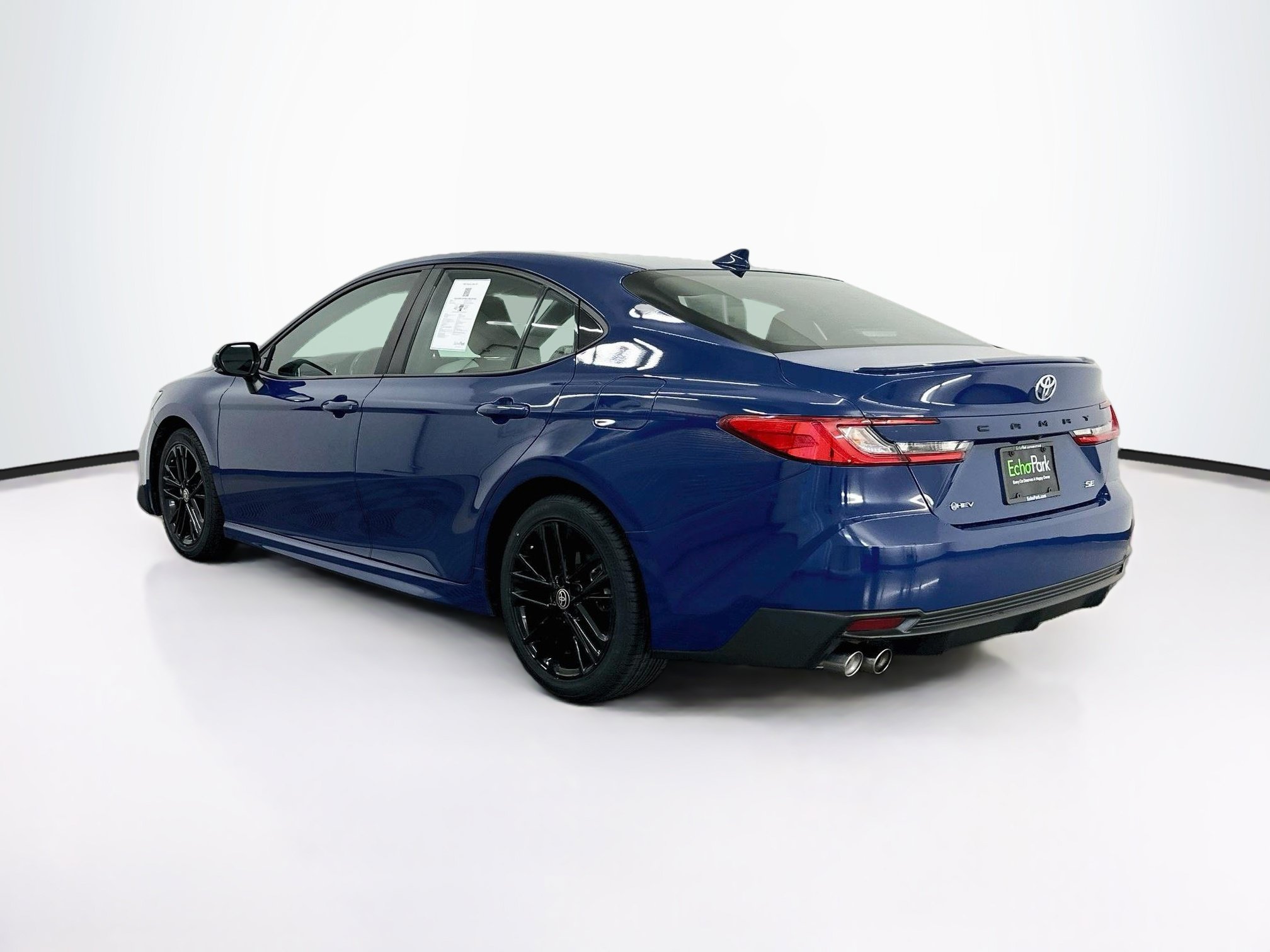 Used 2025 Toyota Camry SE FWD image 5
