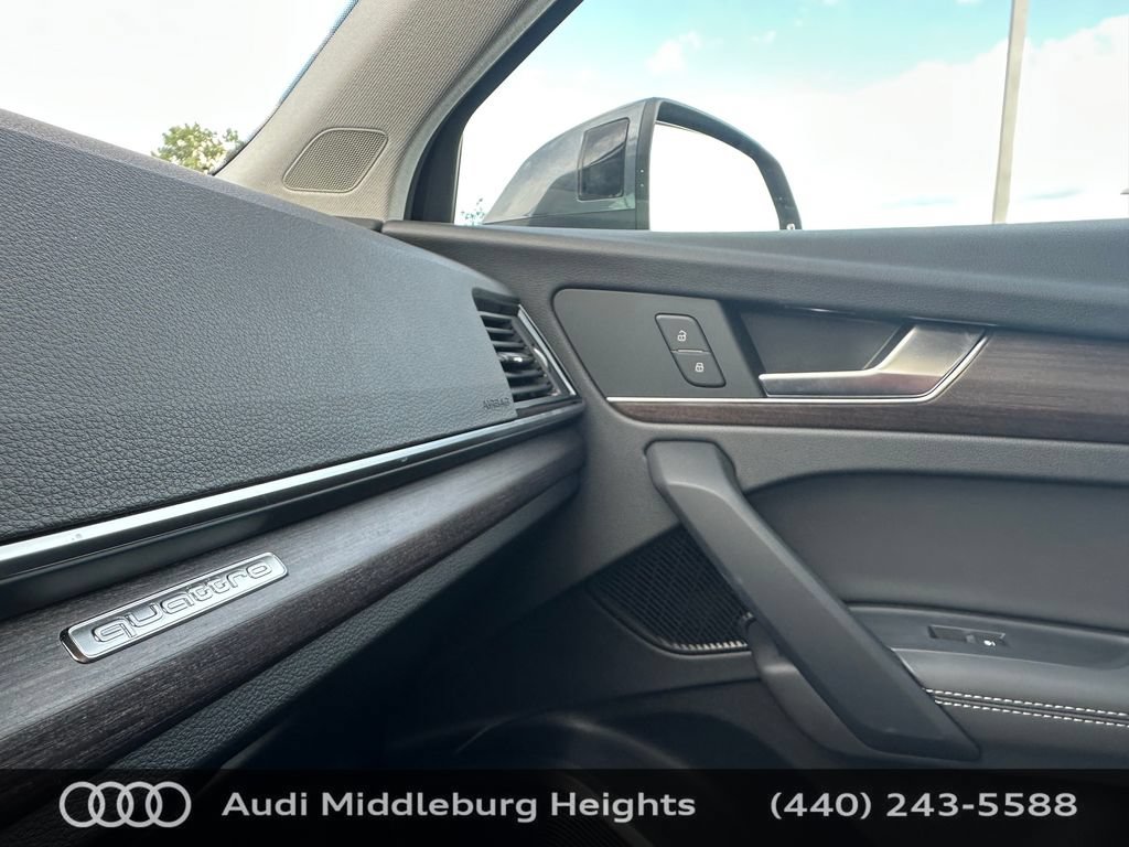 Certified 2025 Audi Q5 e Premium Plus w/ Premium Plus Package AWD/4WD image 38