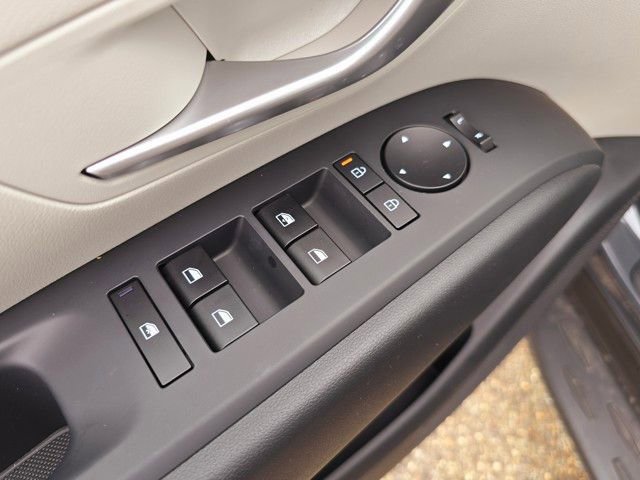 Certified 2025 Hyundai Tucson SE image 22