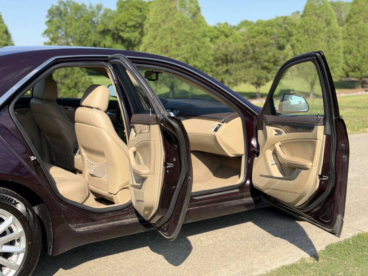 Used 2009 Cadillac CTS 3.6 RWD image 17