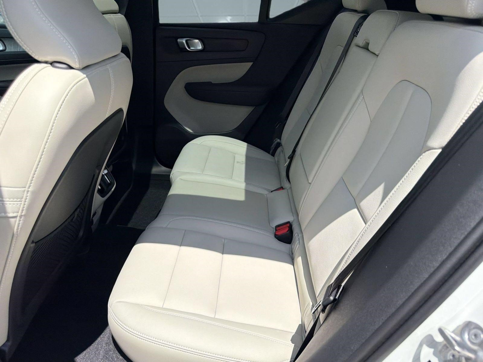 New 2026 Volvo XC40 B4 Plus w/ Climate Package FWD image 22
