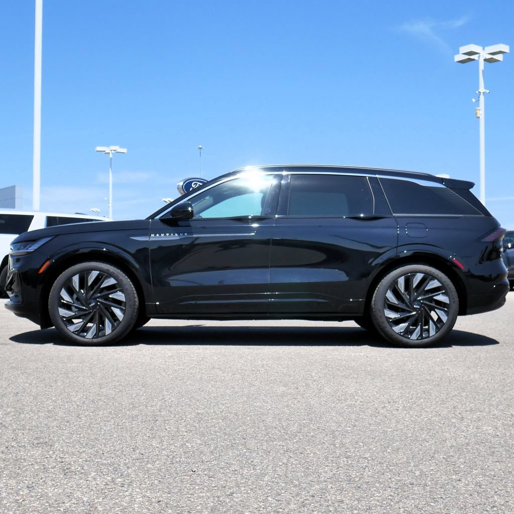 Used 2025 Lincoln Nautilus Black Label w/ Jet Appearance Package AWD/4WD image 3