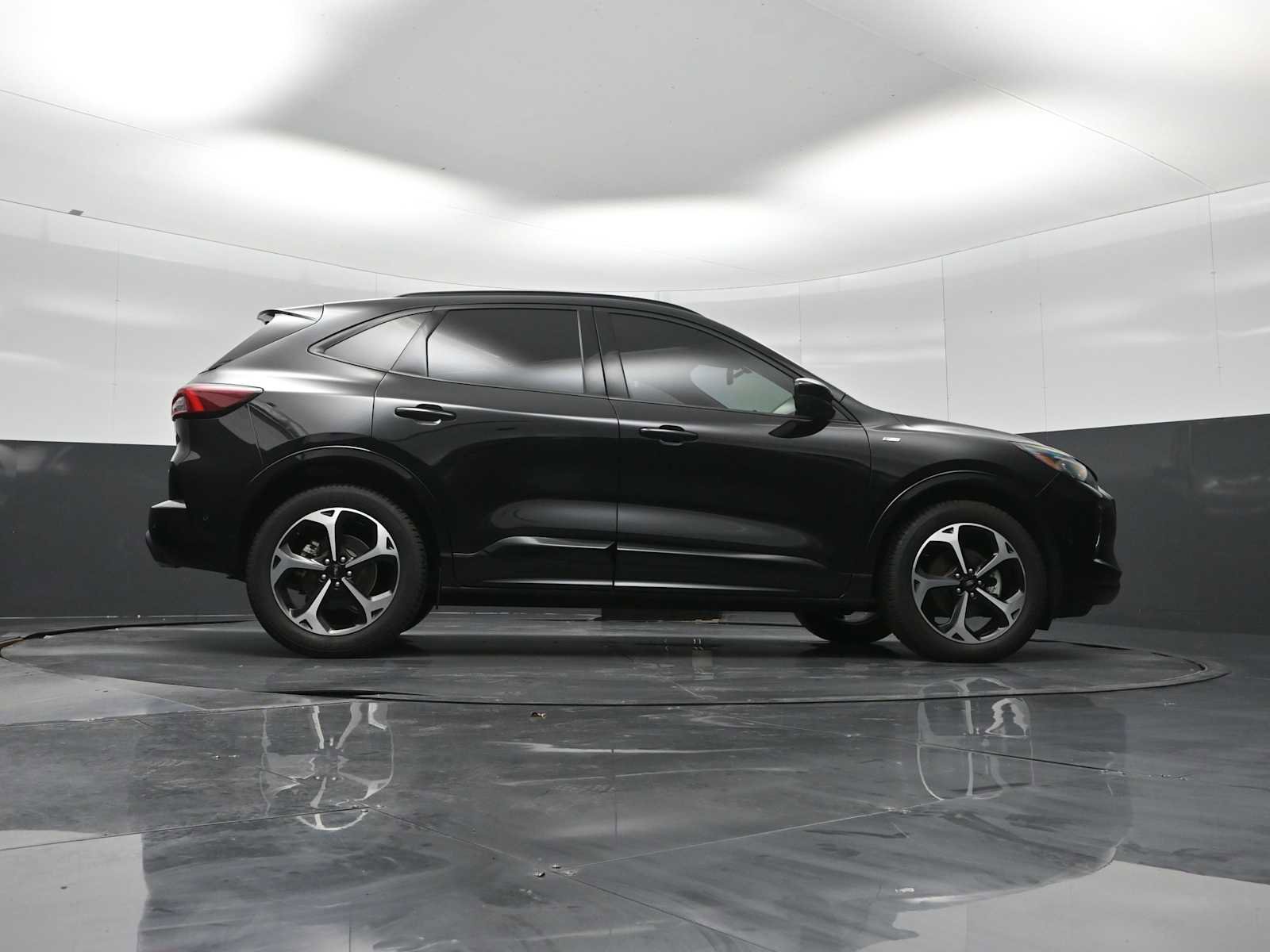 Used 2023 Ford Escape ST-Line Elite w/ Premium Technology Package AWD/4WD image 35