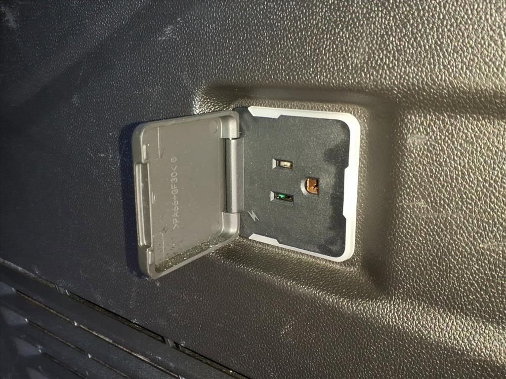 Used 2024 GMC Yukon SLT image 13