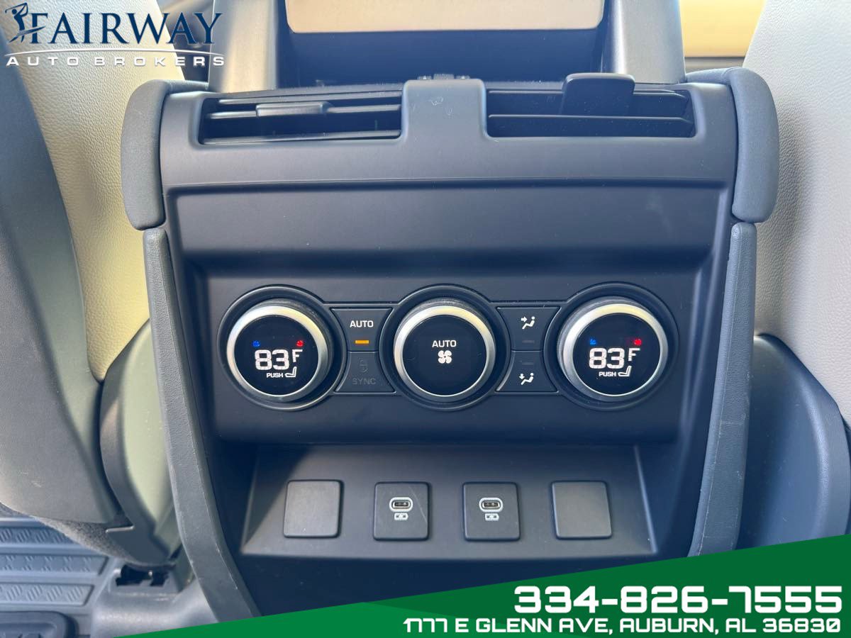 Used 2023 Land Rover Defender 110 SE image 28