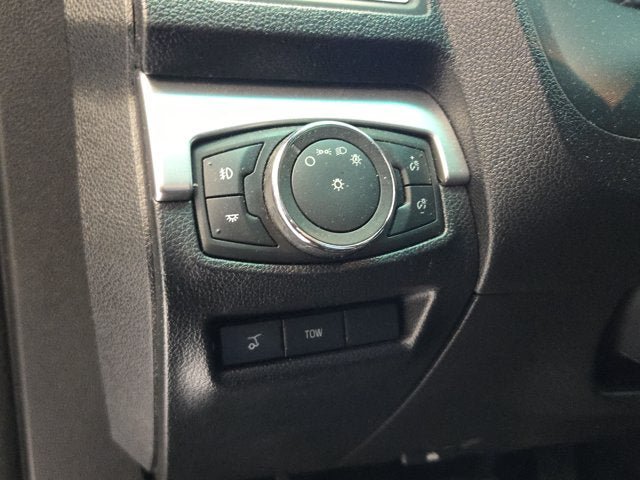 Used 2017 Ford Explorer XLT w/ Equipment Group 202A AWD/4WD image 23