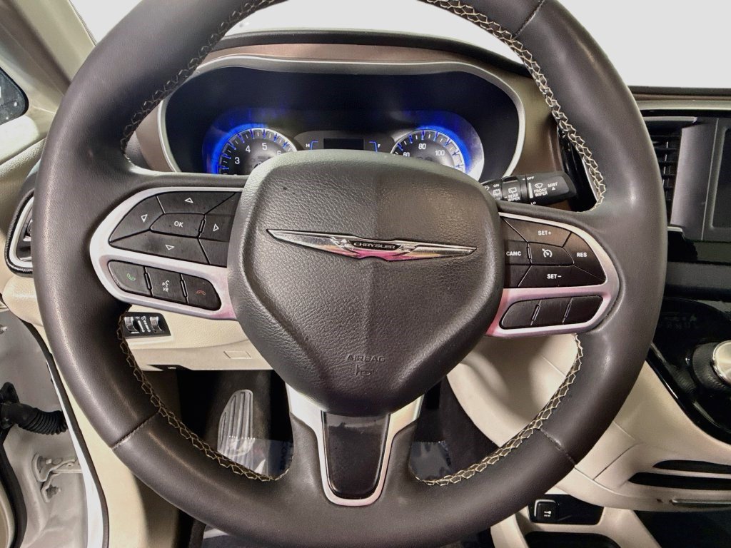 Used 2022 Chrysler Voyager LX FWD image 12