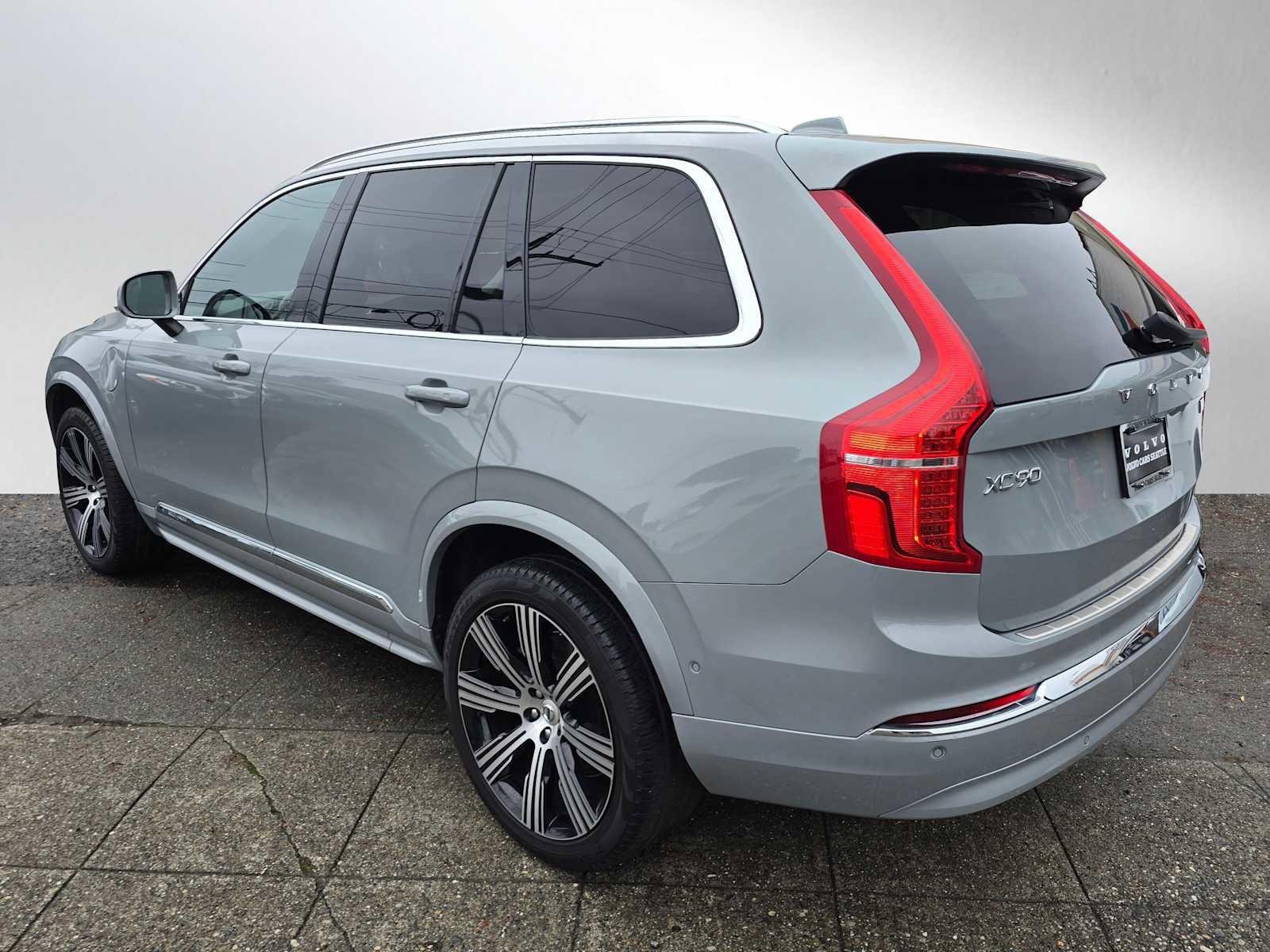 Certified 2024 Volvo XC90 T8 Plus w/ Protection Package Premier image 5