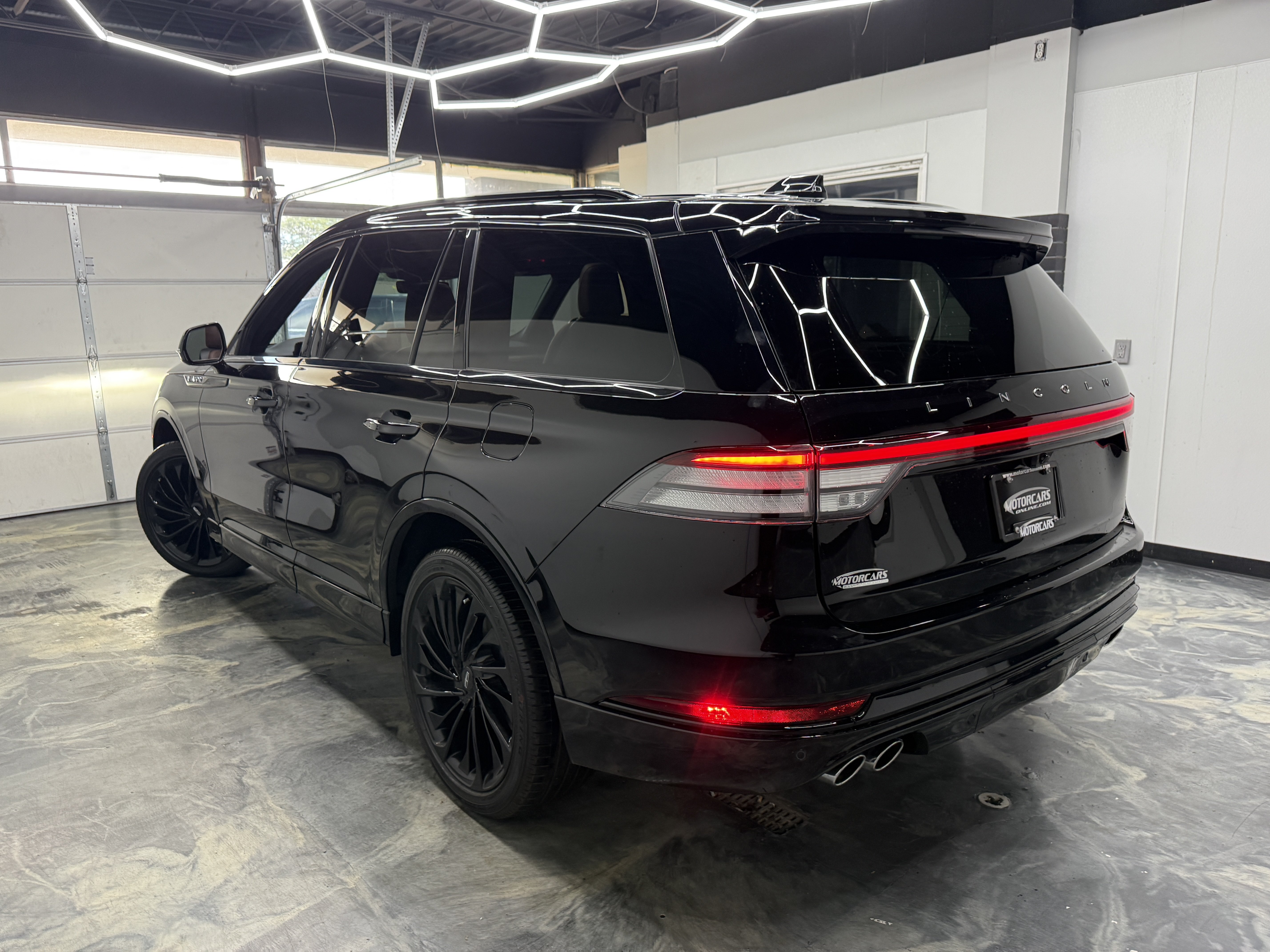 Used 2026 Lincoln Aviator Reserve w/ Jet Appearance Package AWD/4WD image 3