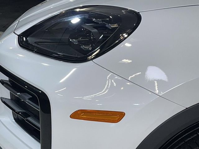 Certified 2025 Porsche Cayenne E-Hybrid image 5