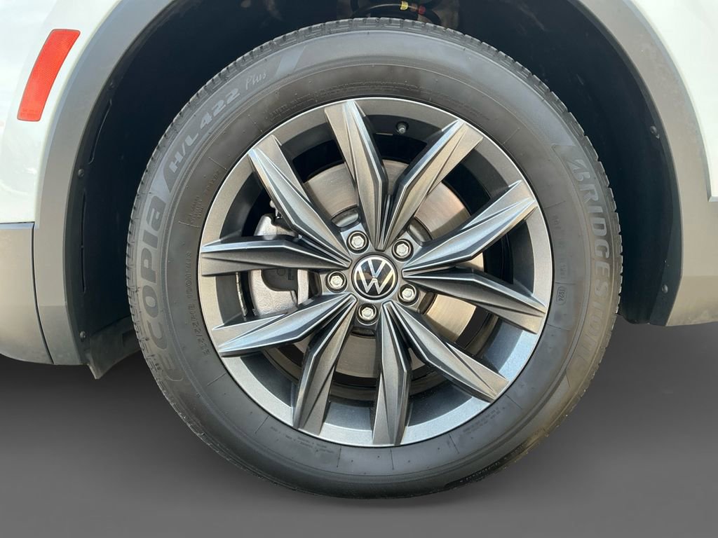 Used 2022 Volkswagen Tiguan SE image 14