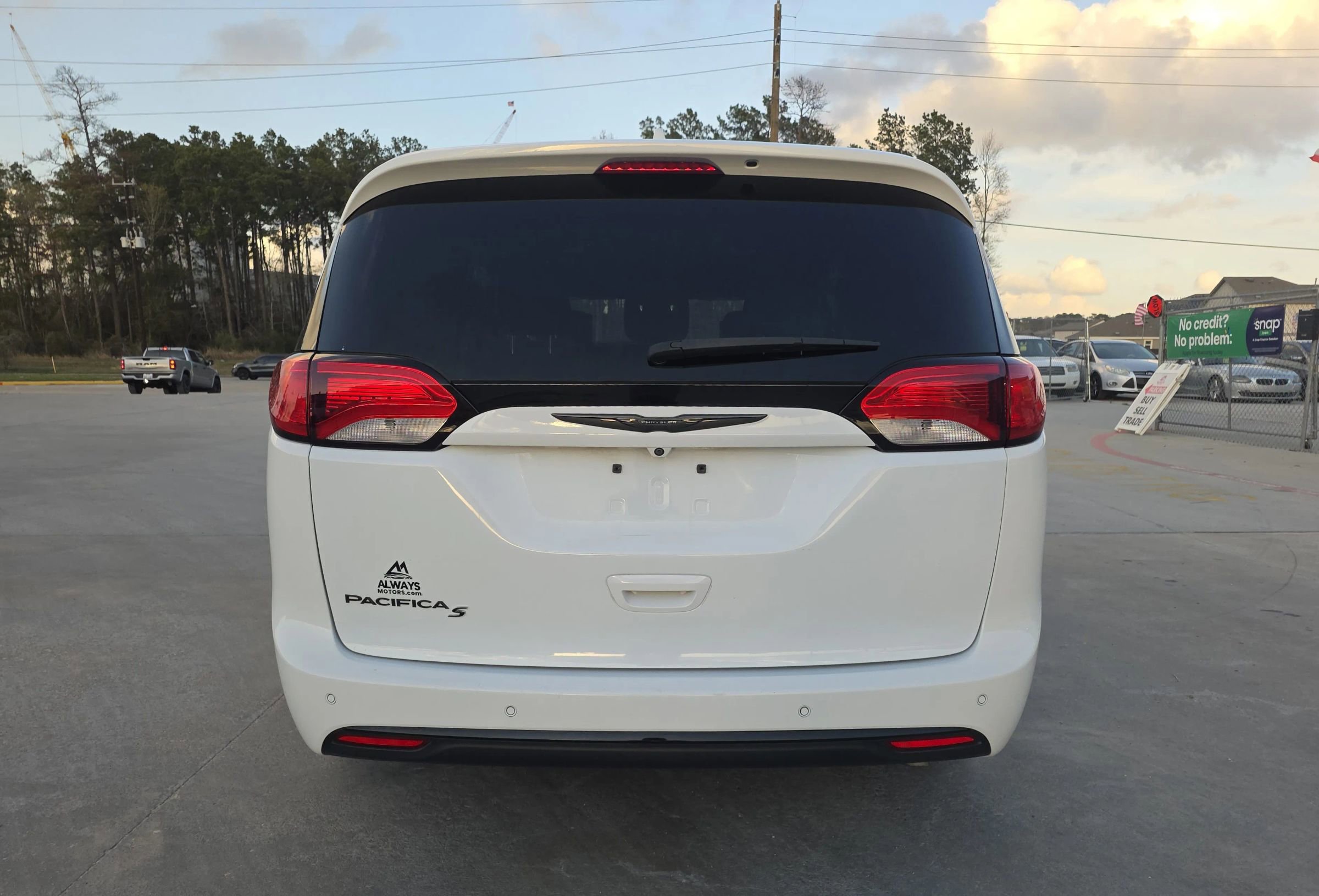 Used 2019 Chrysler Pacifica Touring-L Plus w/ S Appearance Package FWD image 15