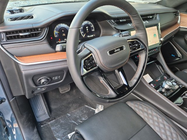 New 2027 Jeep Grand Cherokee Summit AWD/4WD image 3