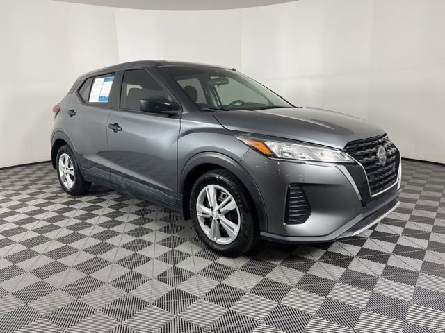Used 2021 Nissan Kicks S image 2
