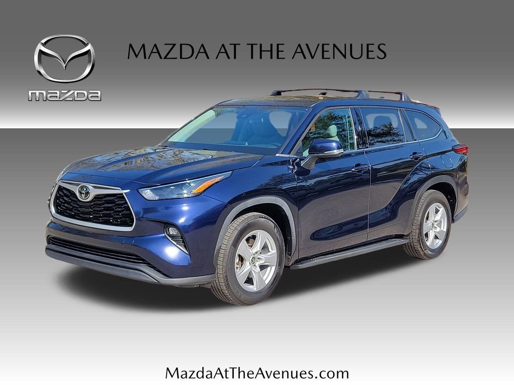 Used 2022 Toyota Highlander LE image 1