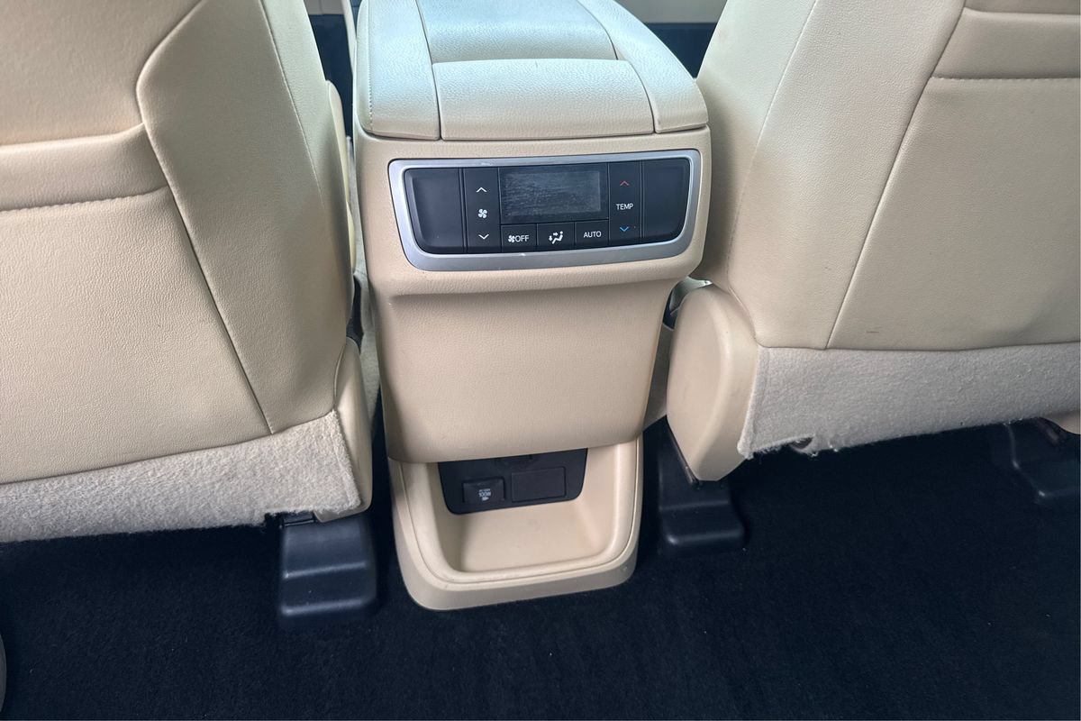 Used 2014 Toyota Highlander Limited FWD image 21