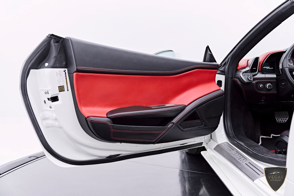 Used 2014 Ferrari 458 Spider RWD image 44