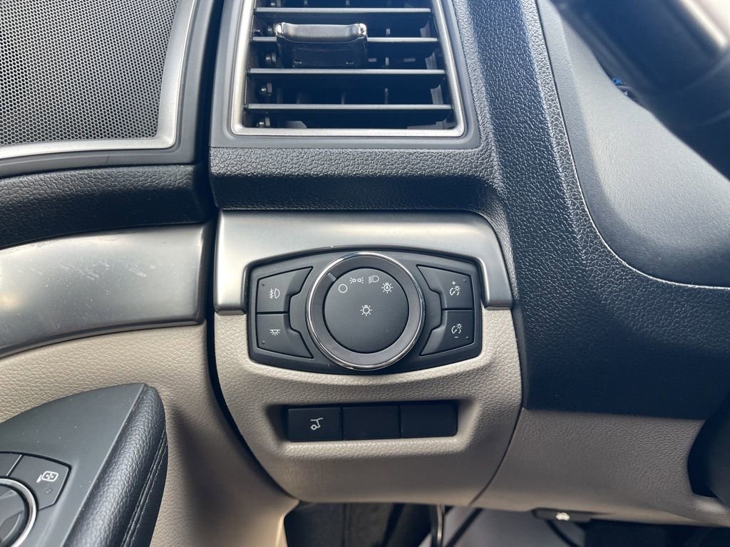 Used 2018 Ford Explorer XLT w/ Equipment Group 201A image 21